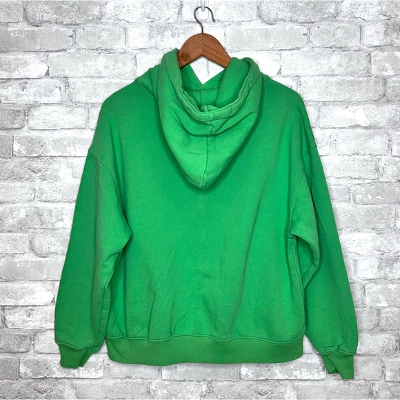 Keith Haring x Cotton On Sweatshirt Hoodie Size Medium Logo Dancing Earth Green - Picture 8 of 10